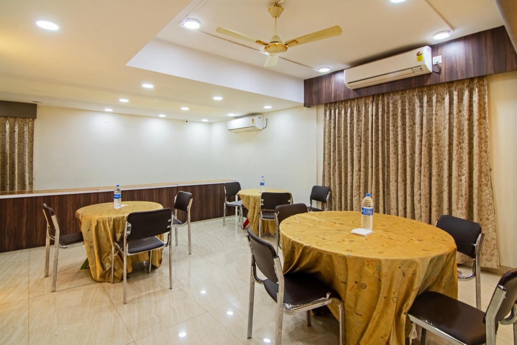 Treebo Petals Banquet & Suites - Calcutta Exteriör bild