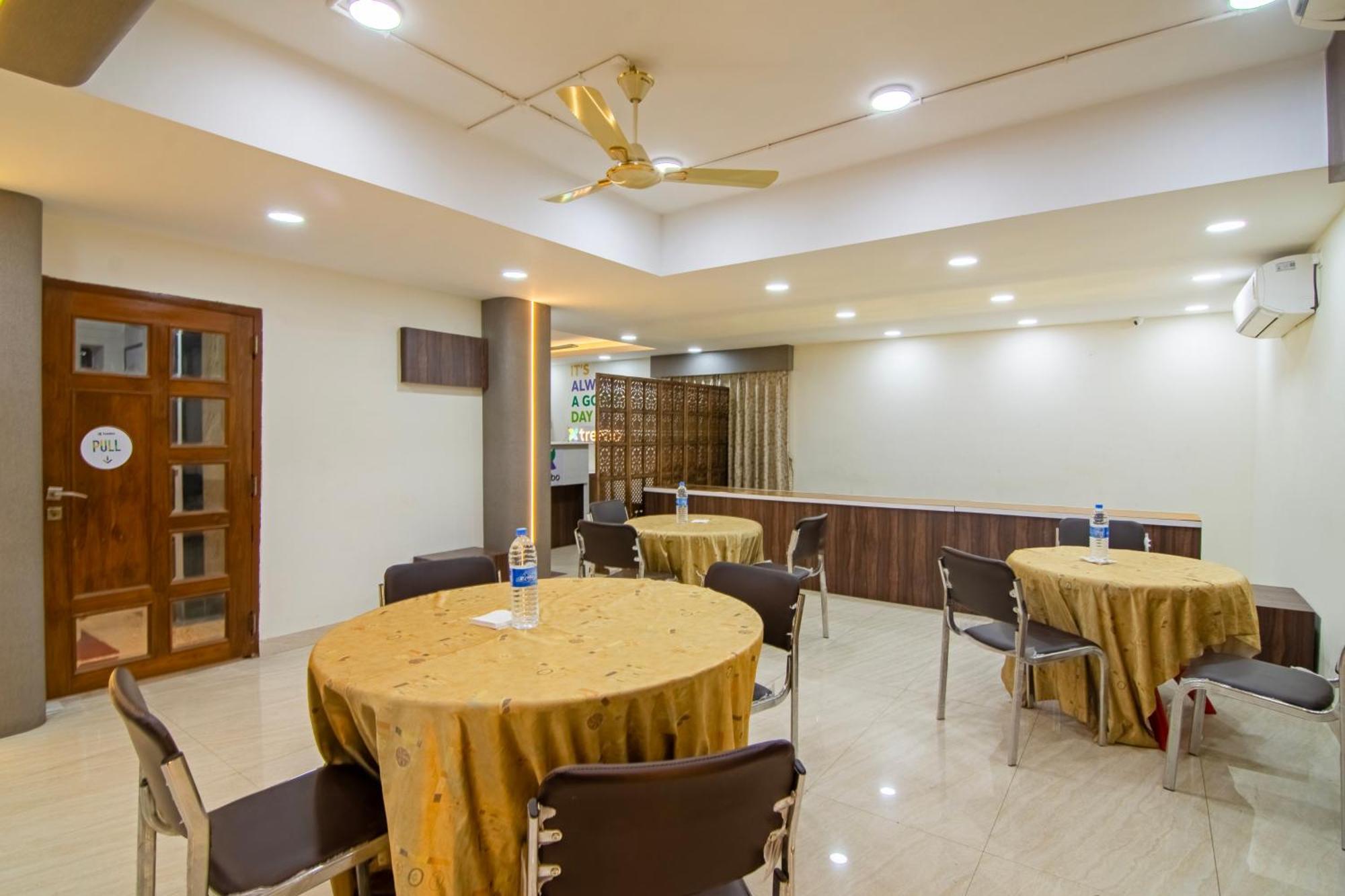 Treebo Petals Banquet & Suites - Calcutta Exteriör bild