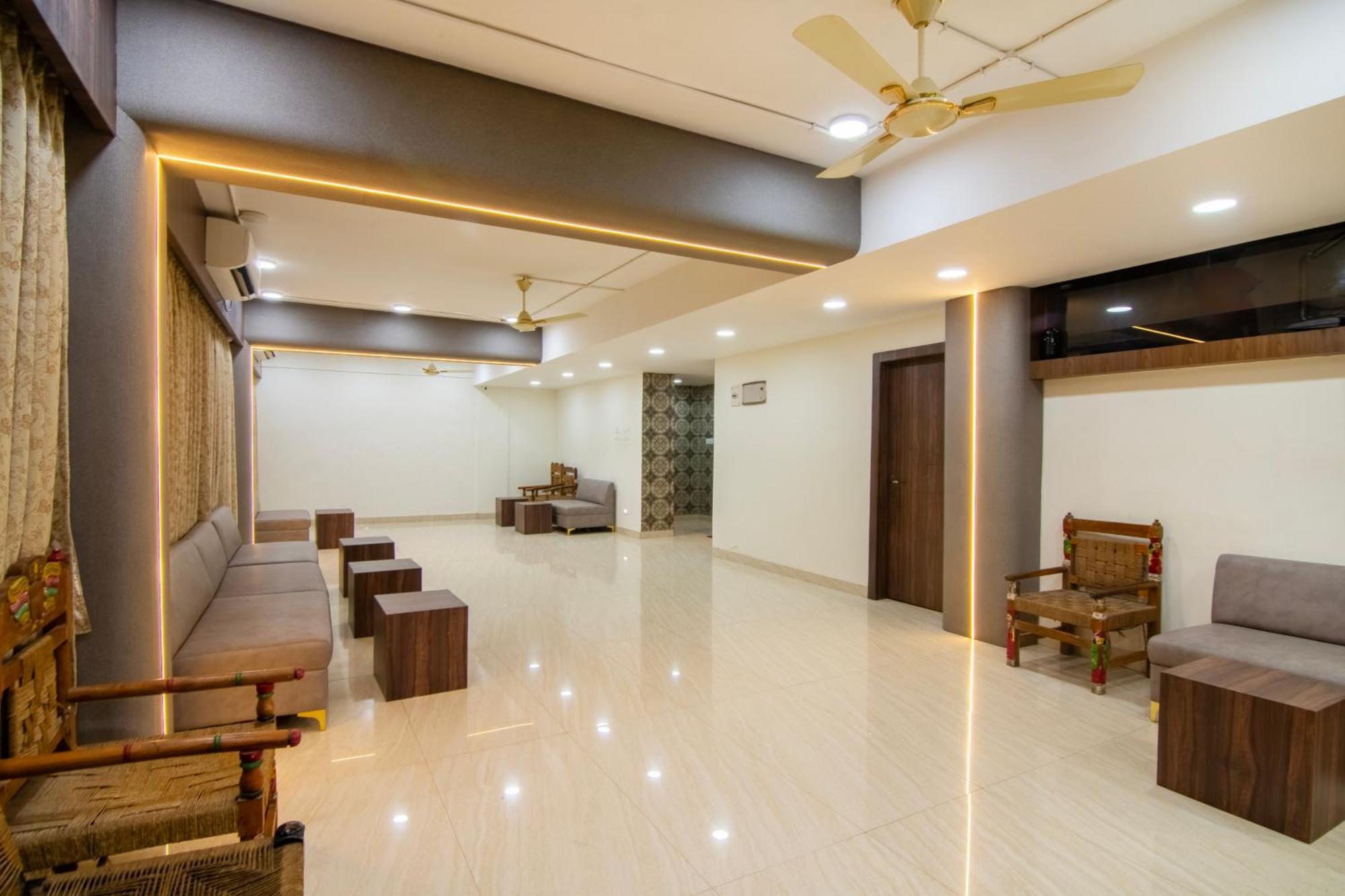 Treebo Petals Banquet & Suites - Calcutta Exteriör bild