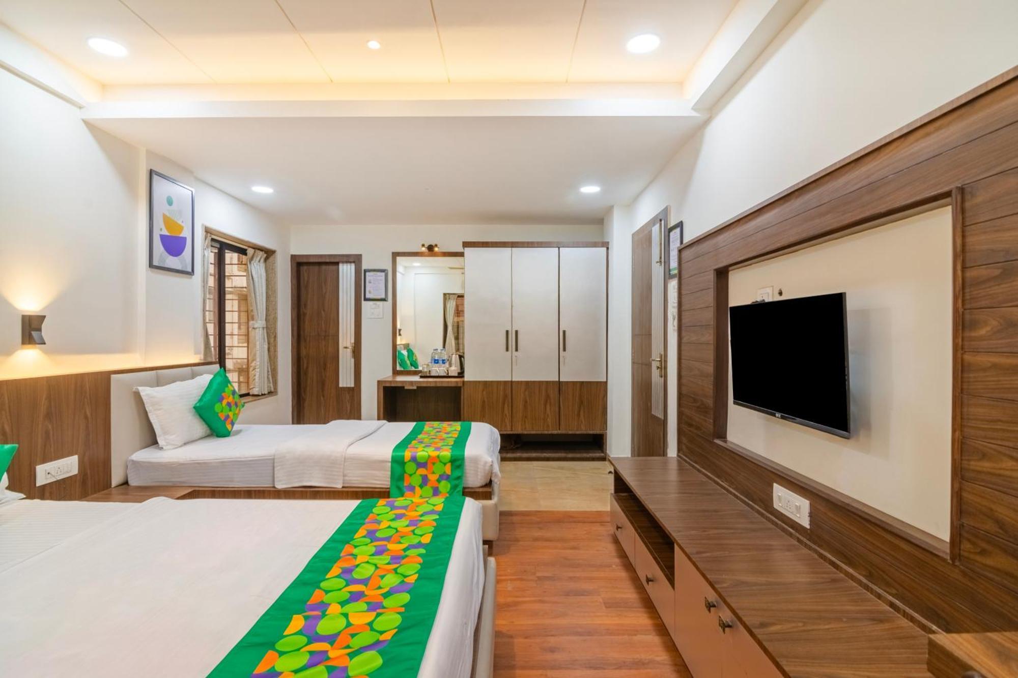 Treebo Petals Banquet & Suites - Calcutta Exteriör bild